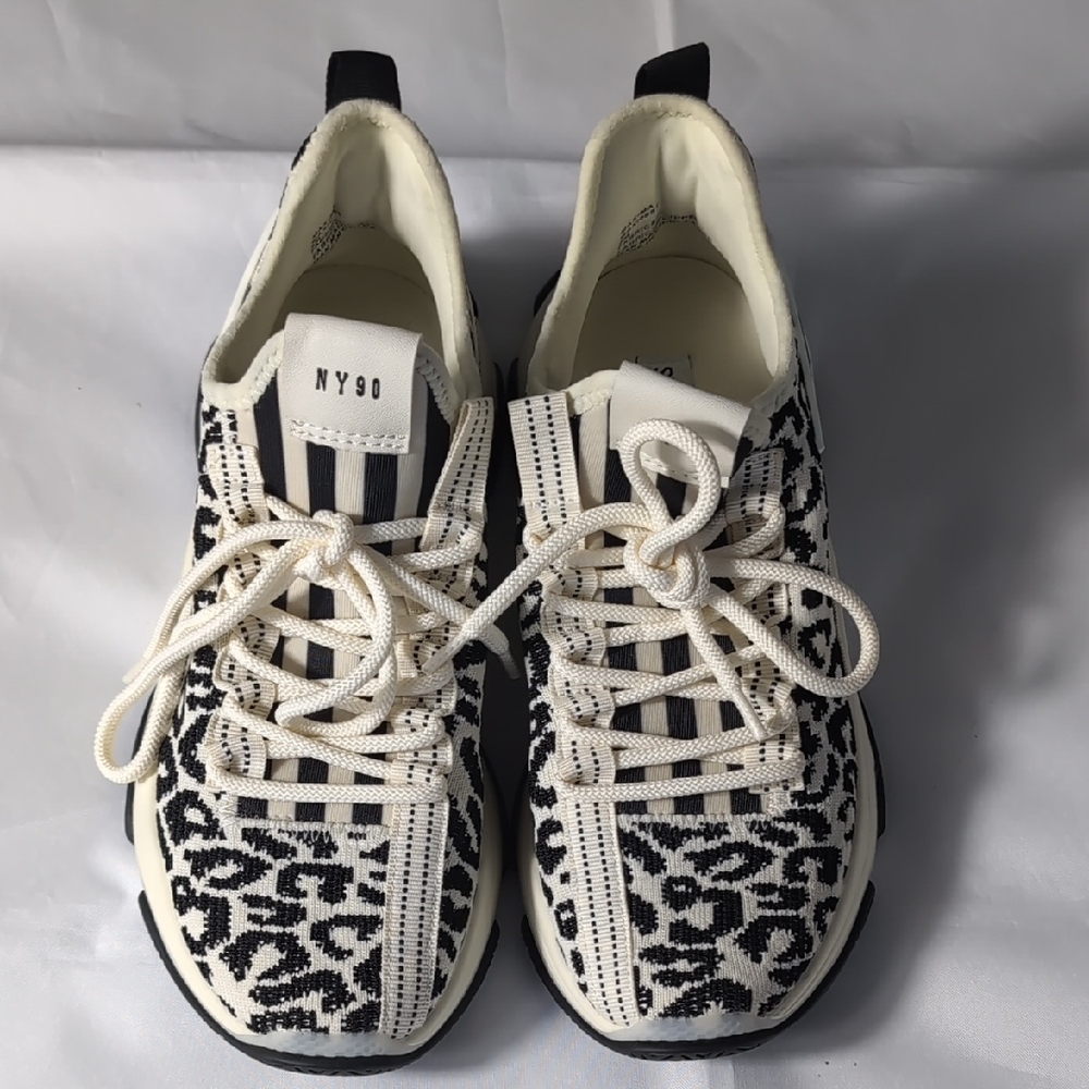 Steve Madden Black and White Artistic Sneakers, Size 9, Once Used, Like New.